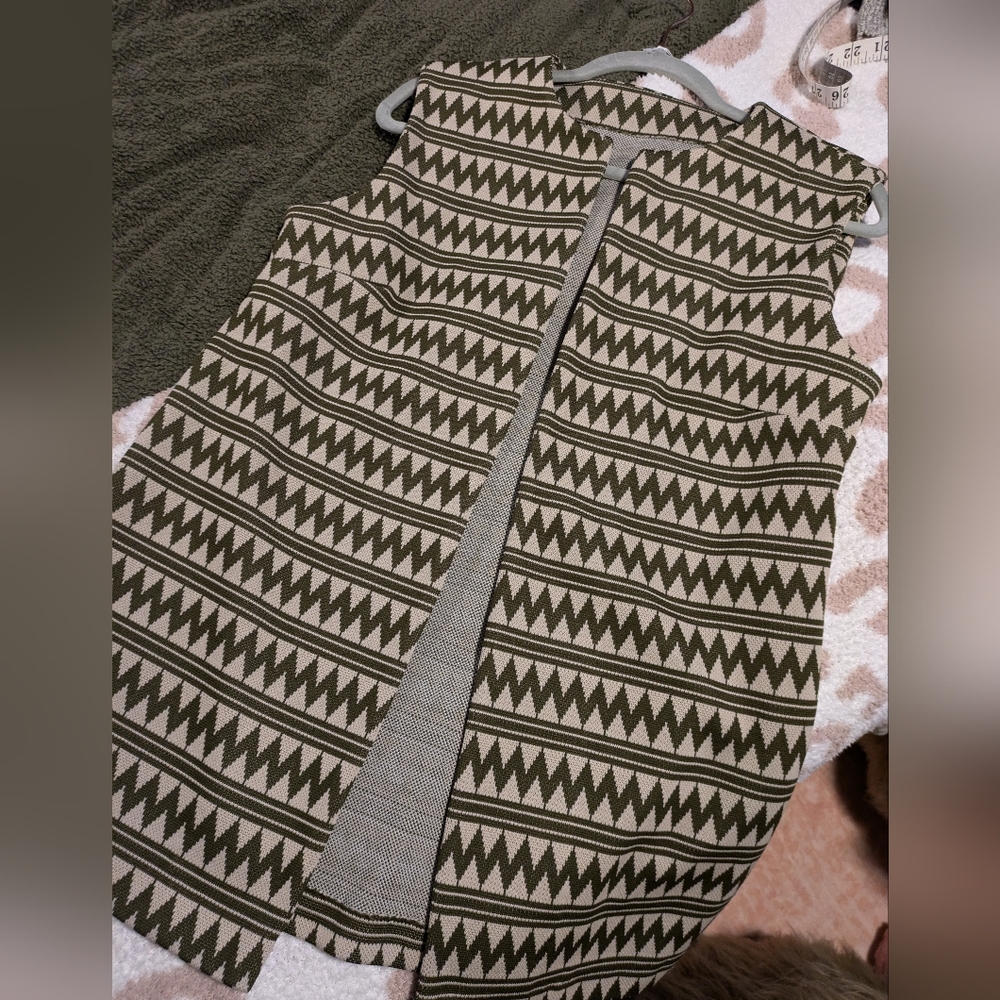 Super cool green pattern long vest